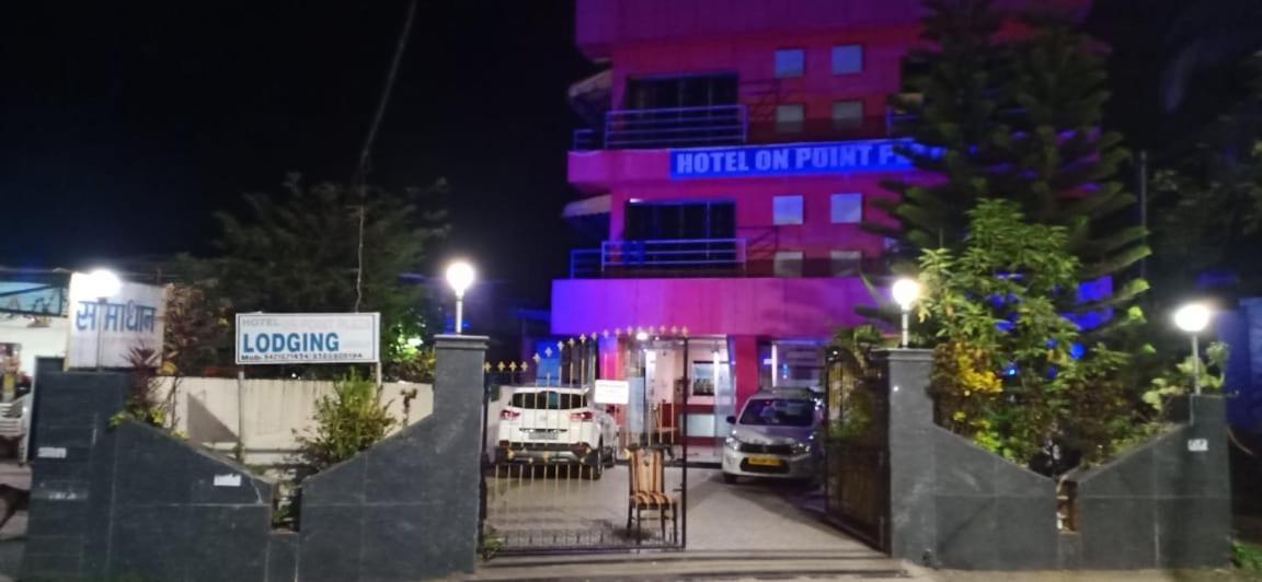 On Point Plaza Bed & Breakfast Murud  Luaran gambar
