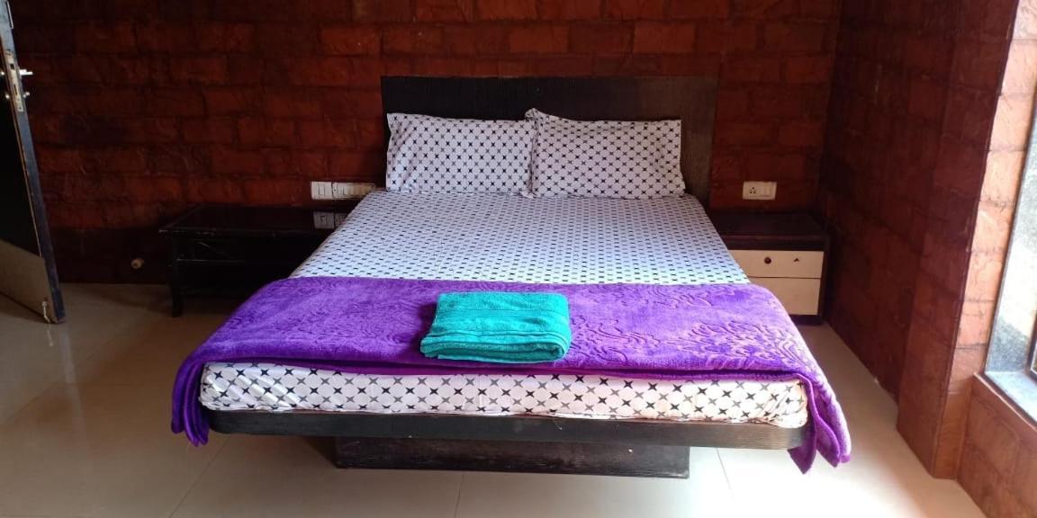 On Point Plaza Bed & Breakfast Murud  Luaran gambar