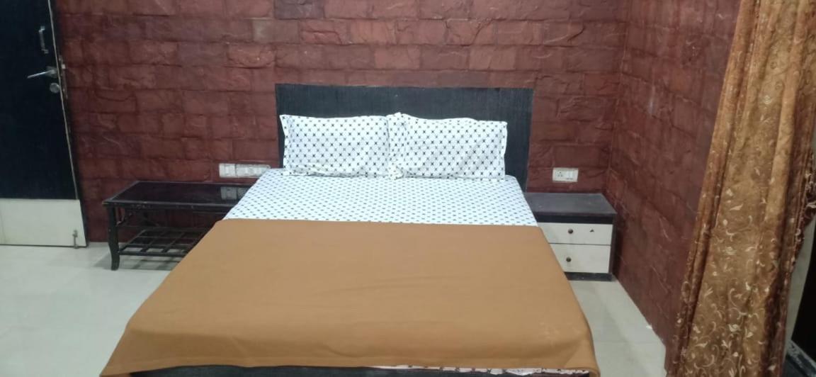 On Point Plaza Bed & Breakfast Murud  Luaran gambar