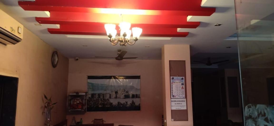 On Point Plaza Bed & Breakfast Murud  Luaran gambar