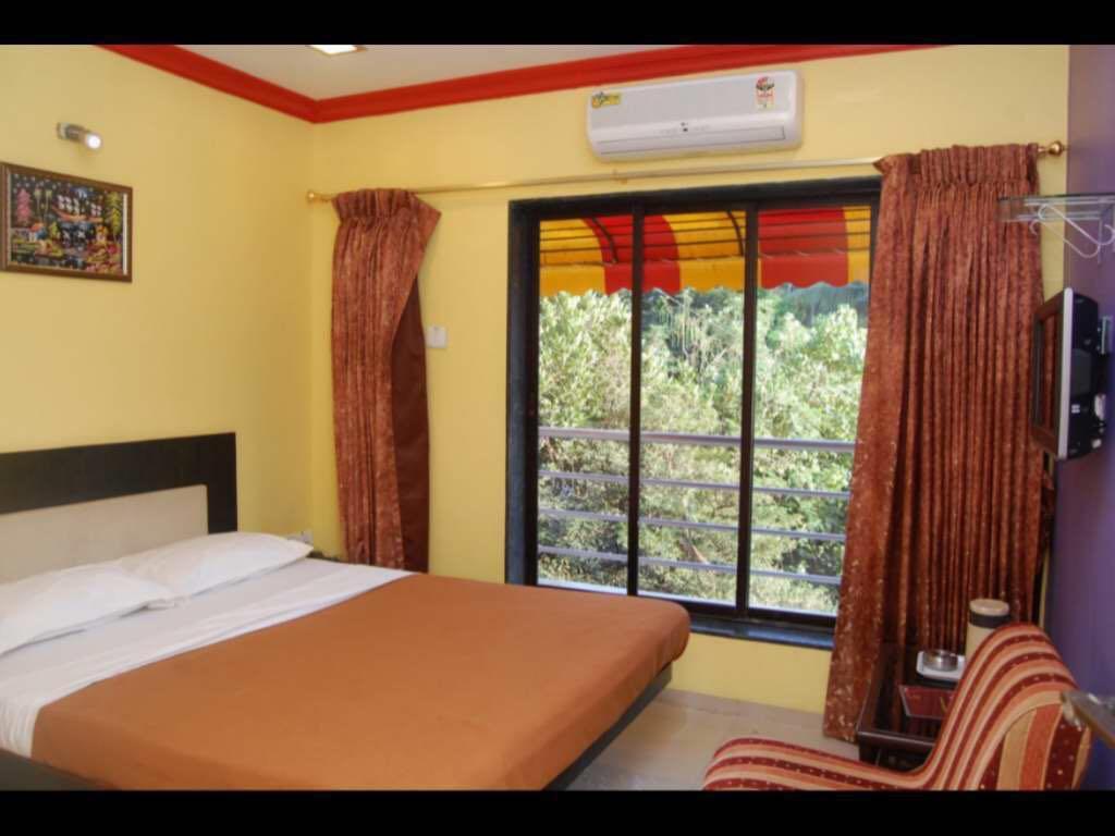 On Point Plaza Bed & Breakfast Murud  Luaran gambar