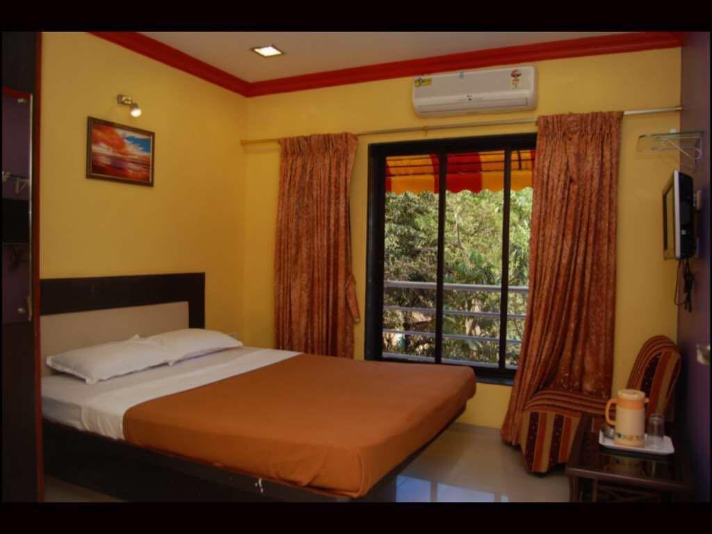 On Point Plaza Bed & Breakfast Murud  Luaran gambar